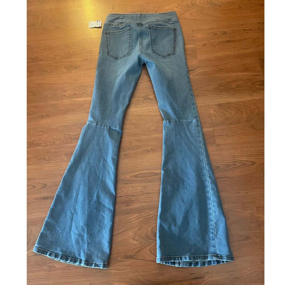 We The Free Women's Bell Blue Jeans
Size 26", lComfy Pull on Stretch, A04, $37